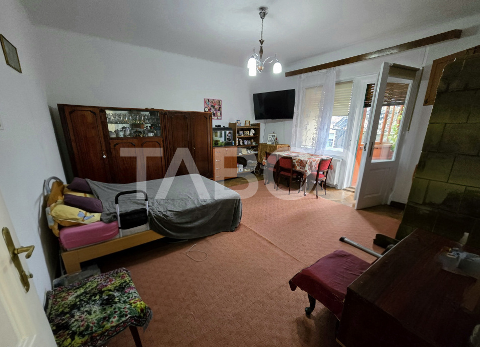 Apartament decomandat 4 camere 130mpu pivnita acces auto Orasul de Jos