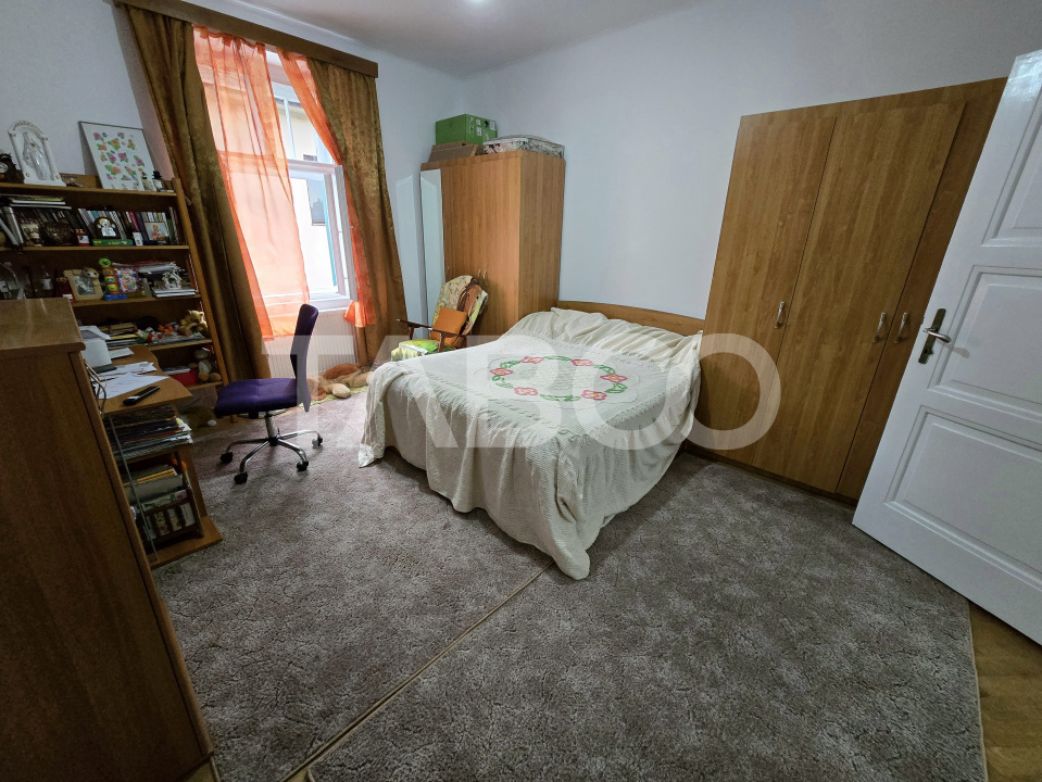 Apartament decomandat 4 camere 130mpu pivnita acces auto Orasul de Jos
