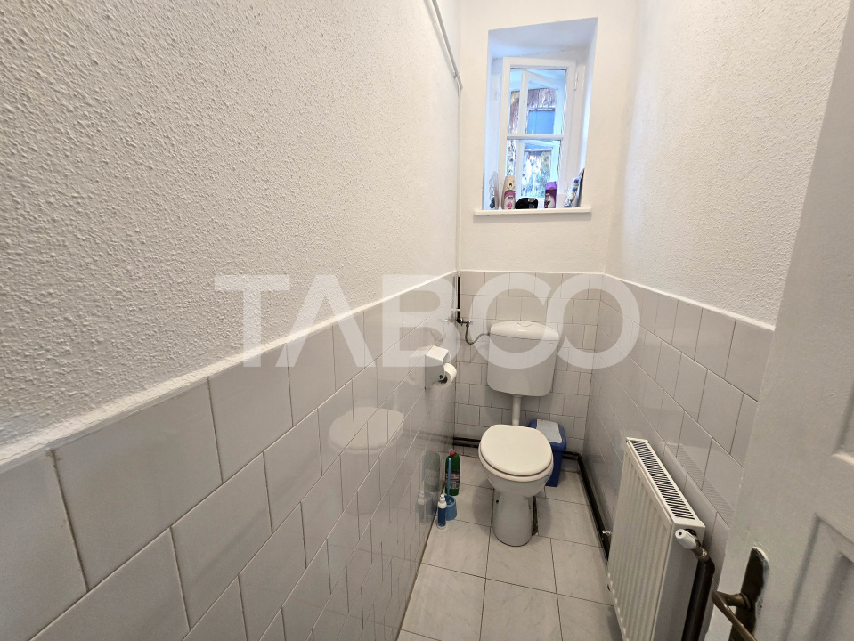 Apartament decomandat 4 camere 130mpu pivnita acces auto Orasul de Jos