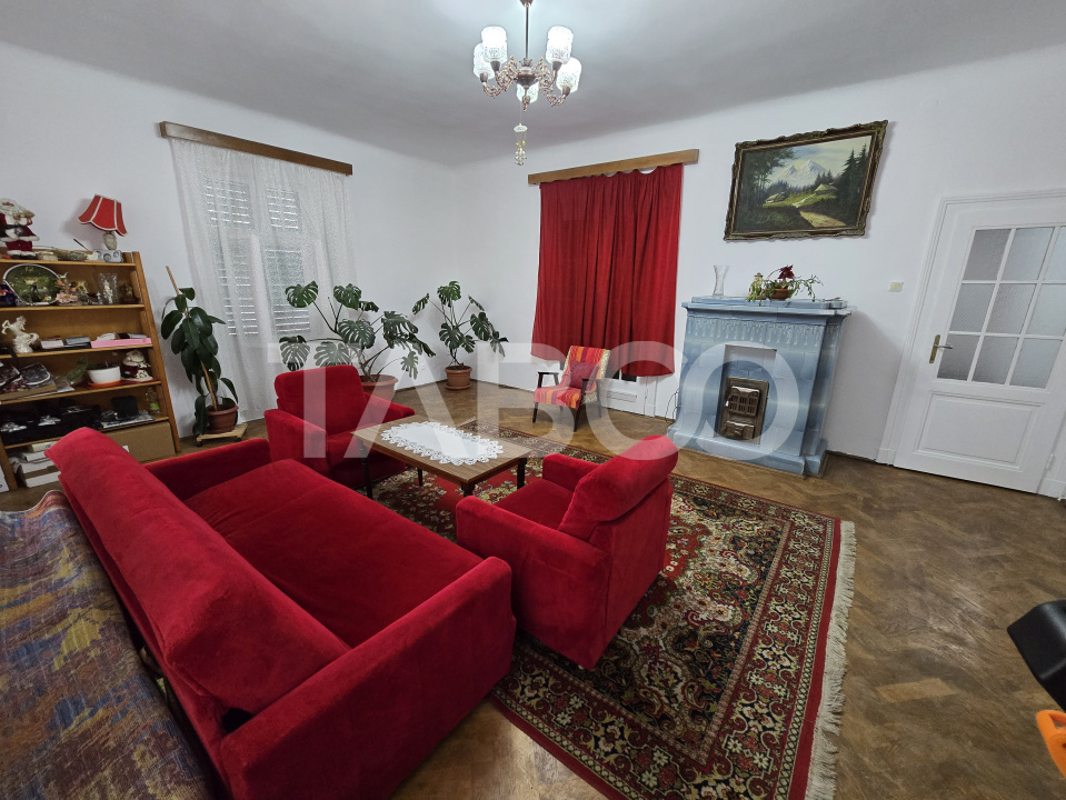 Apartament decomandat 4 camere 130mpu pivnita acces auto Orasul de Jos in Sibiu - Darstelor