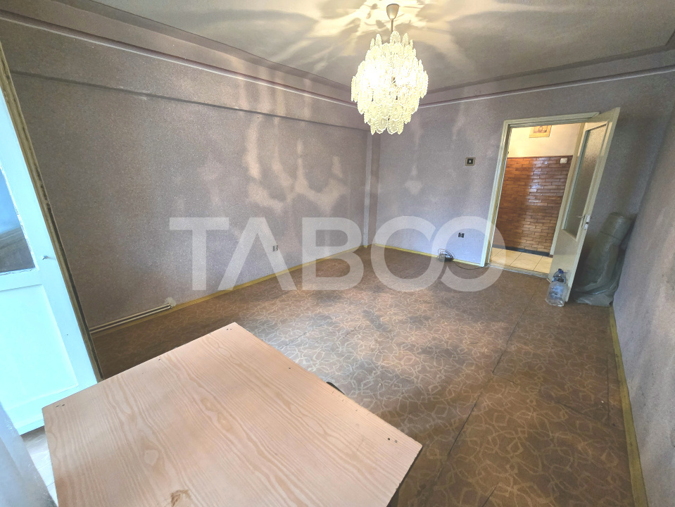 Apartament decomandat 4 camere 4 balcoane 2 bai etaj 1 Central Sibiu