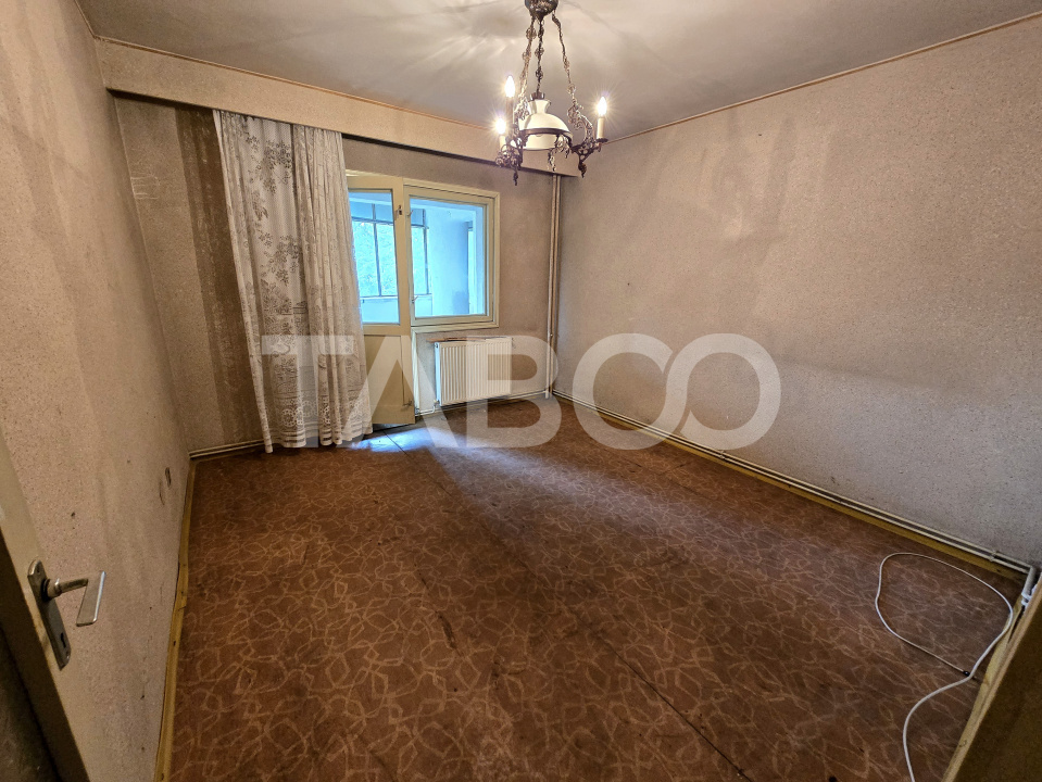 Apartament decomandat 4 camere 4 balcoane 2 bai etaj 1 Central Sibiu
