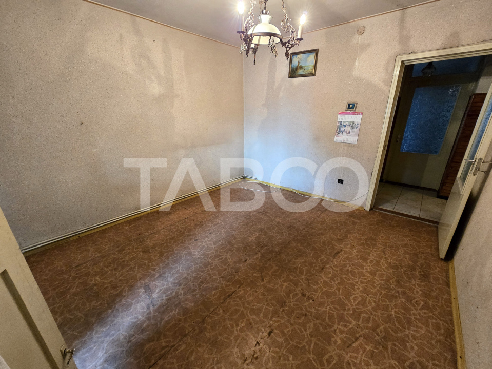 Apartament decomandat 4 camere 4 balcoane 2 bai etaj 1 Central Sibiu