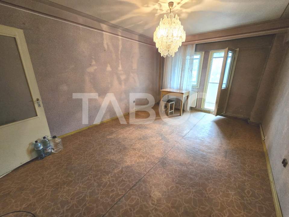 Apartament decomandat 4 camere 4 balcoane 2 bai etaj 1 Central Sibiu