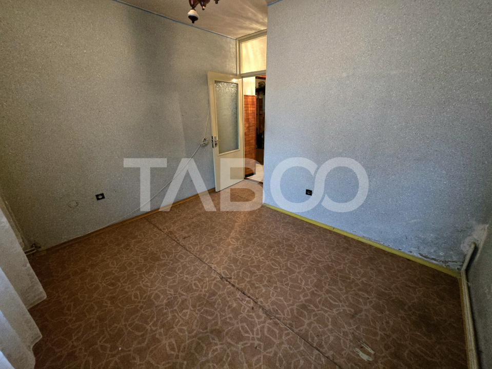 Apartament decomandat 4 camere 4 balcoane 2 bai etaj 1 Central Sibiu