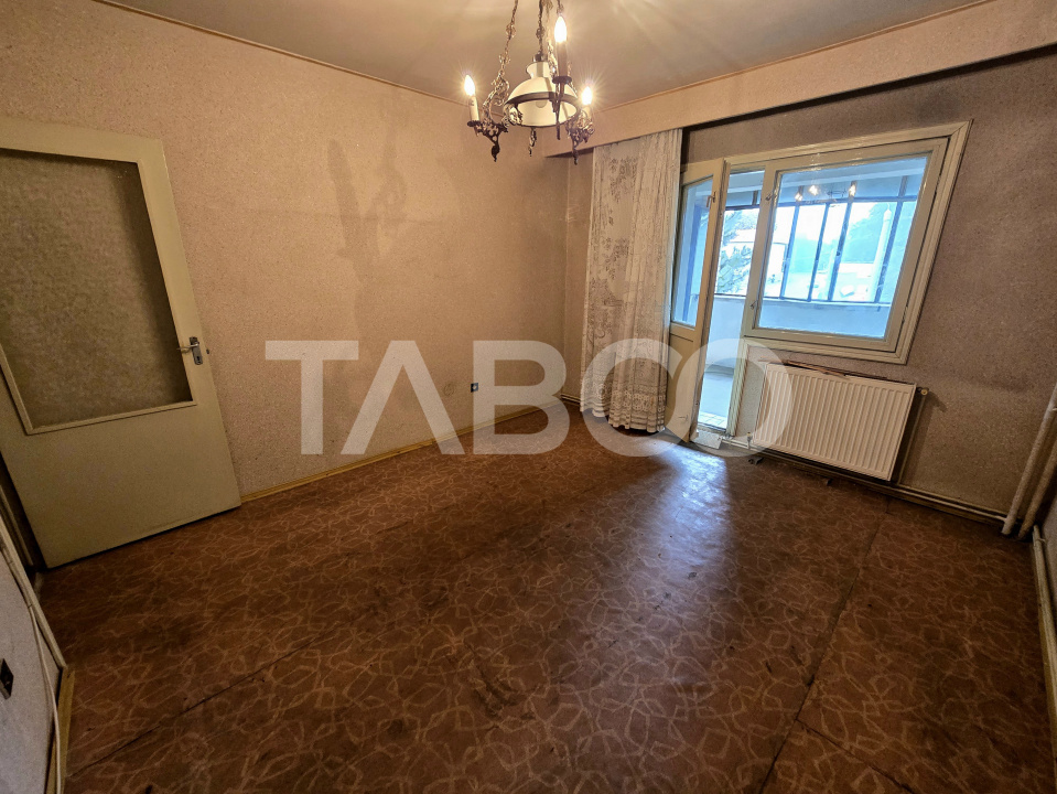 Apartament decomandat 4 camere 4 balcoane 2 bai etaj 1 Central Sibiu