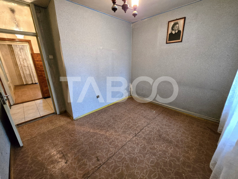 Apartament decomandat 4 camere 4 balcoane 2 bai etaj 1 Central Sibiu