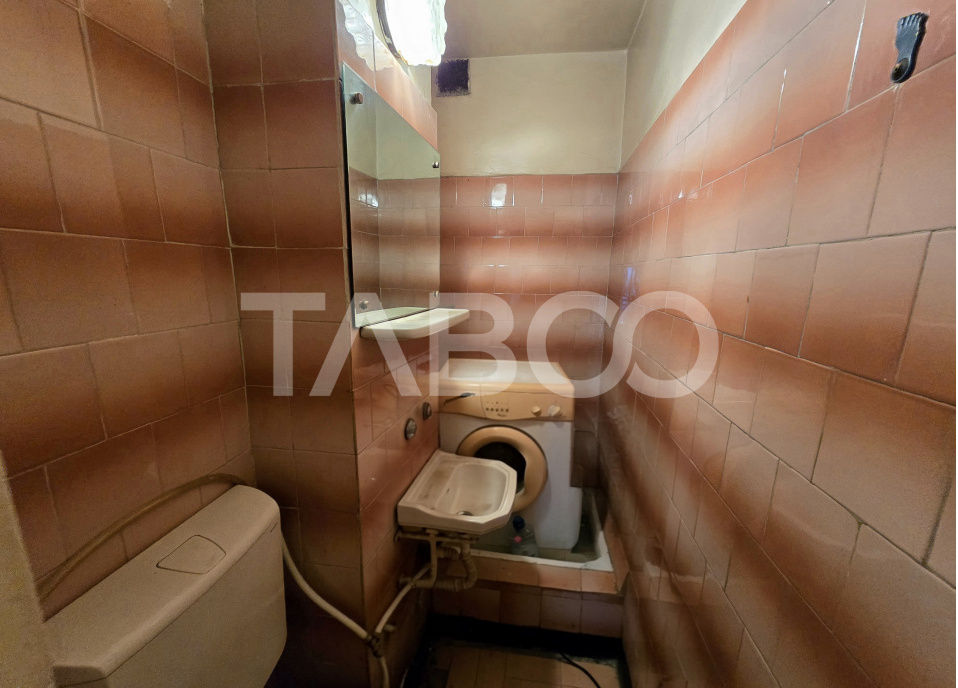 Apartament decomandat 4 camere 4 balcoane 2 bai etaj 1 Central Sibiu