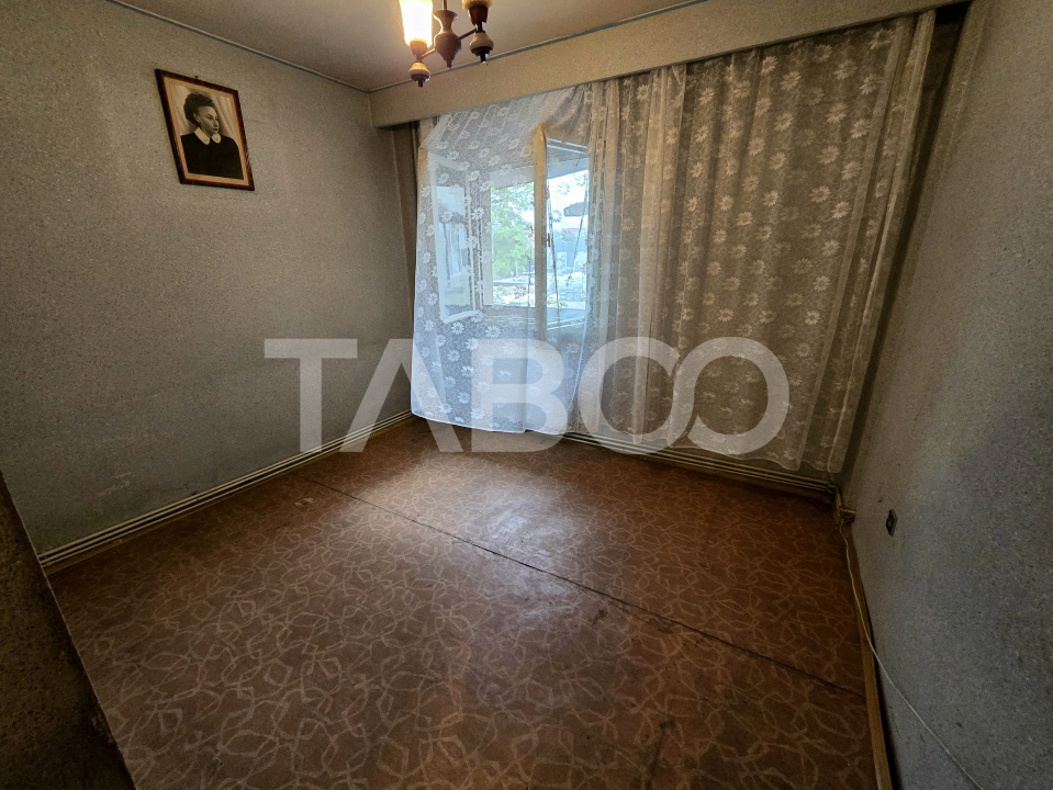 Apartament decomandat 4 camere 4 balcoane 2 bai etaj 1 Central Sibiu
