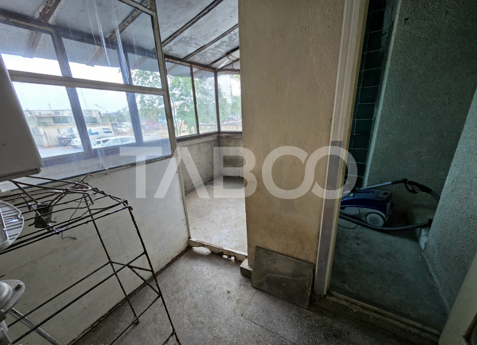 Apartament decomandat 4 camere 4 balcoane 2 bai etaj 1 Central Sibiu