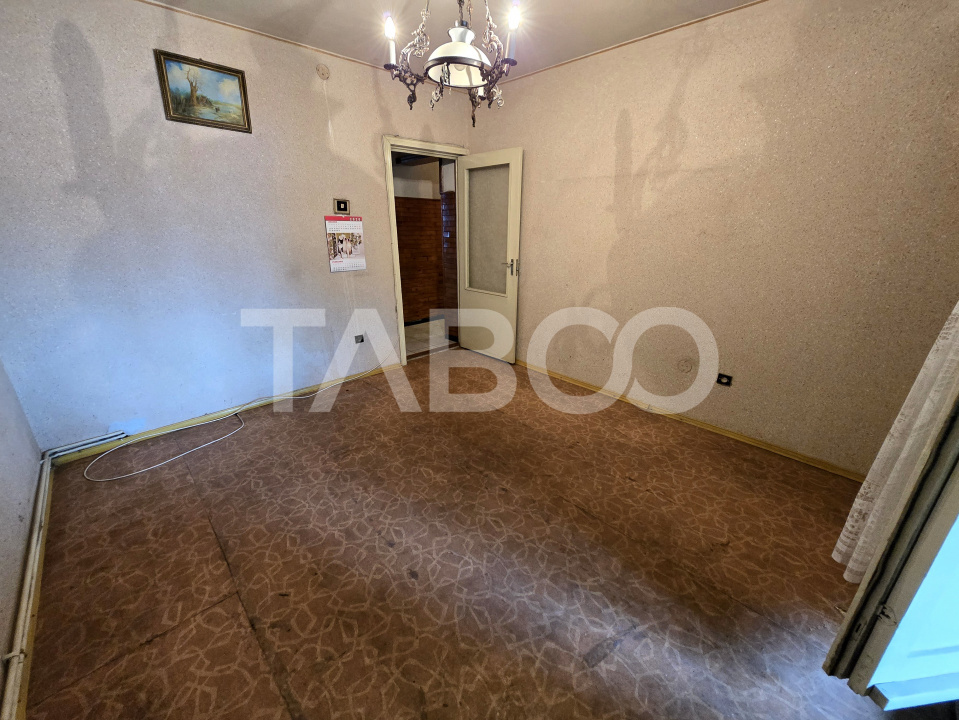 Apartament decomandat 4 camere 4 balcoane 2 bai etaj 1 Central Sibiu in Sibiu - Fabricii