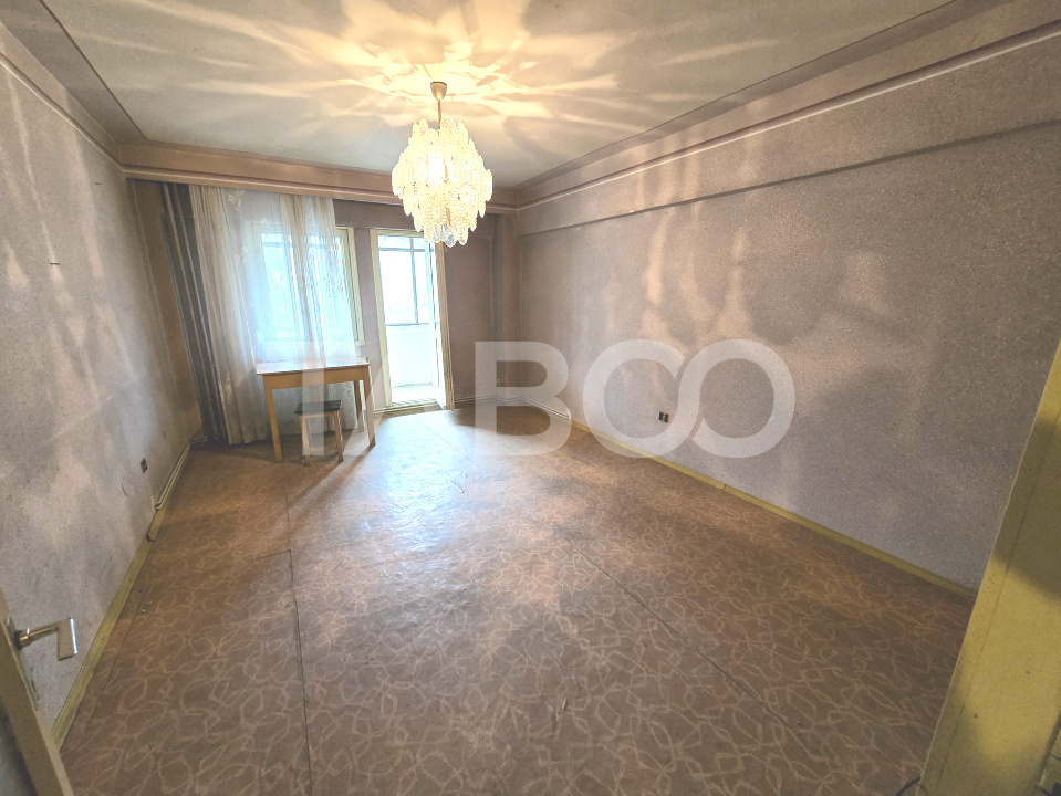 Apartament decomandat 4 camere 4 balcoane 2 bai etaj 1 Central Sibiu
