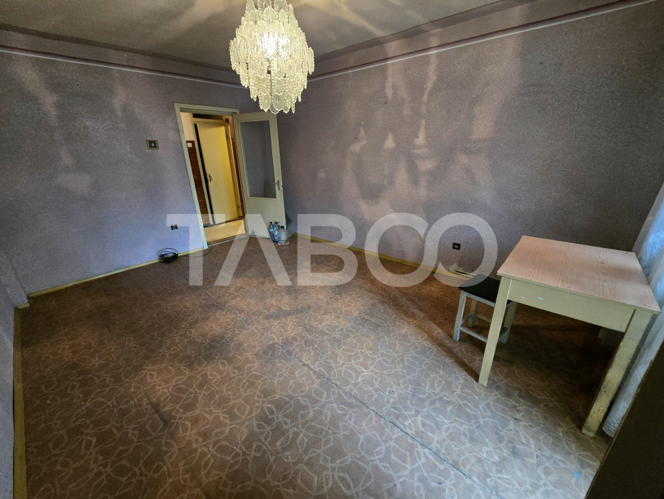 Apartament decomandat 4 camere 4 balcoane 2 bai etaj 1 Central Sibiu