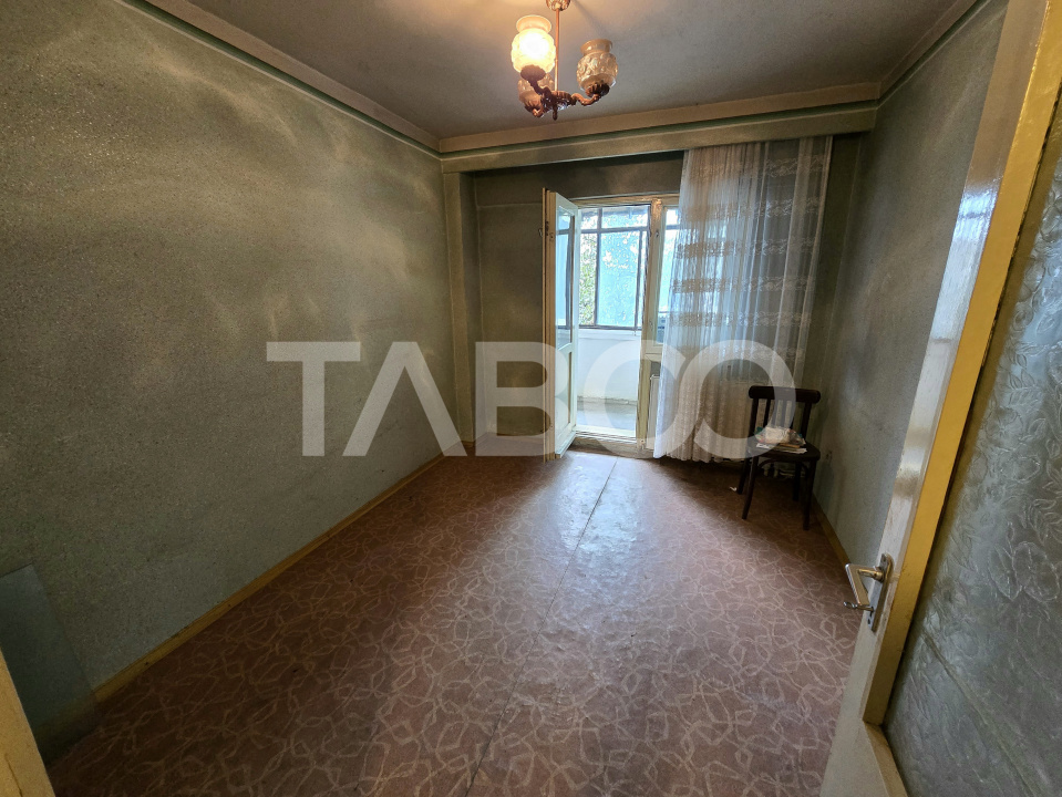 Apartament decomandat 4 camere 4 balcoane 2 bai etaj 1 Central Sibiu