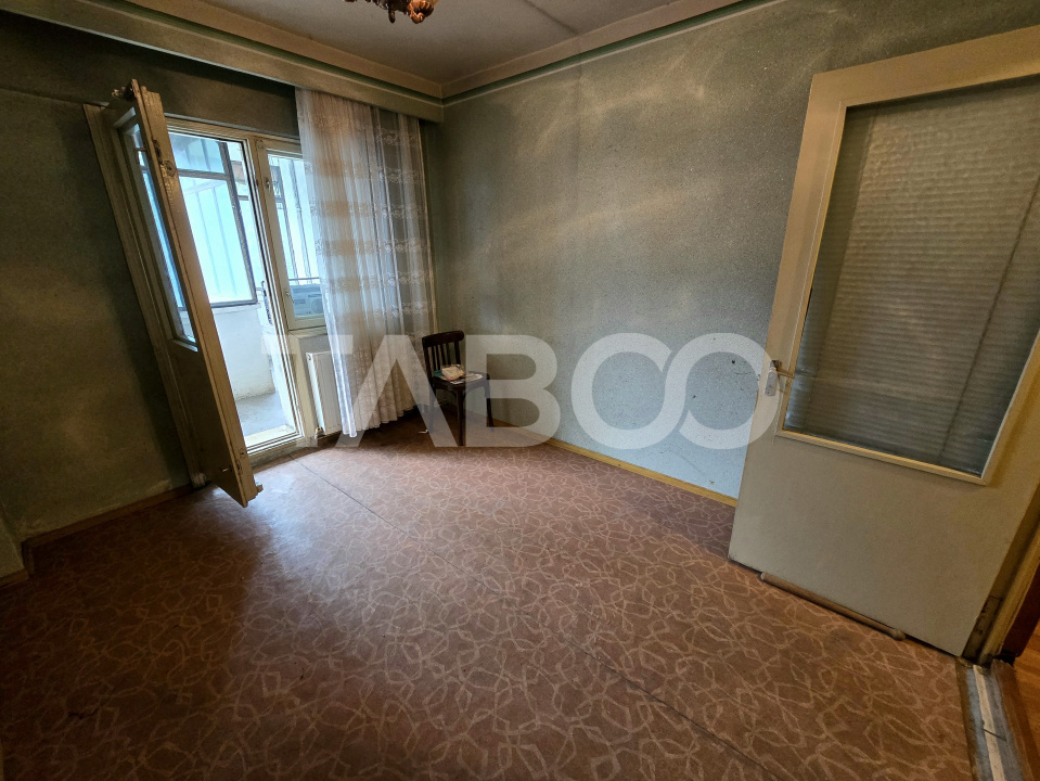 Apartament decomandat 4 camere 4 balcoane 2 bai etaj 1 Central Sibiu