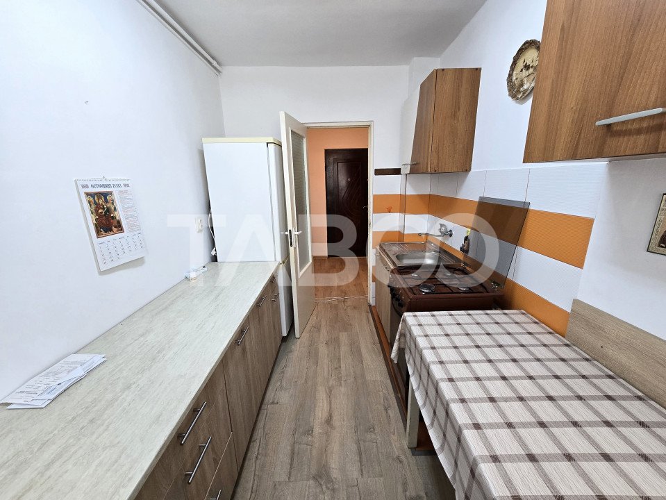 Apartament decomandat 48 mpu etaj 1 balcon pivnita Siretului Sibiu