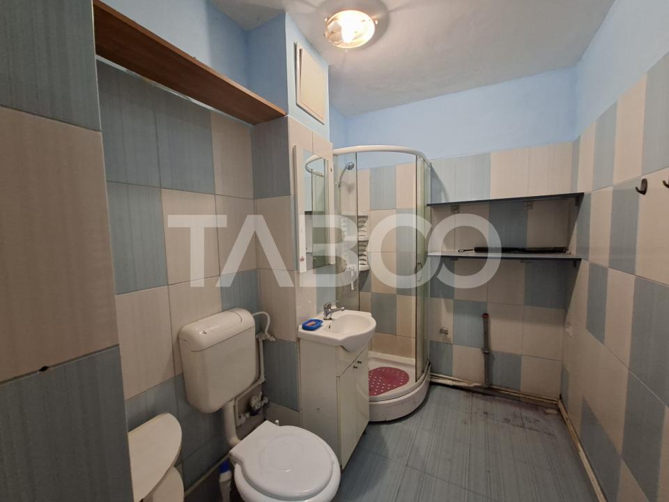 Apartament decomandat 50 mpu etaj 1 balcon pivnita Strand