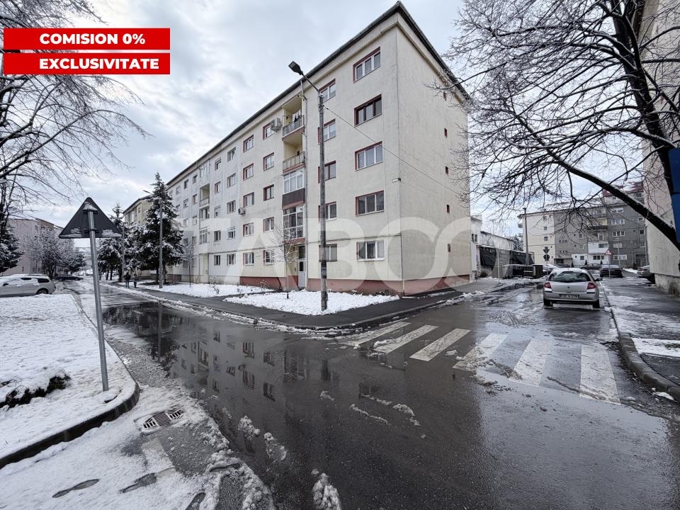 Apartament decomandat 50 mpu etaj 1 balcon Str Olteniei Nr 2 Strand 