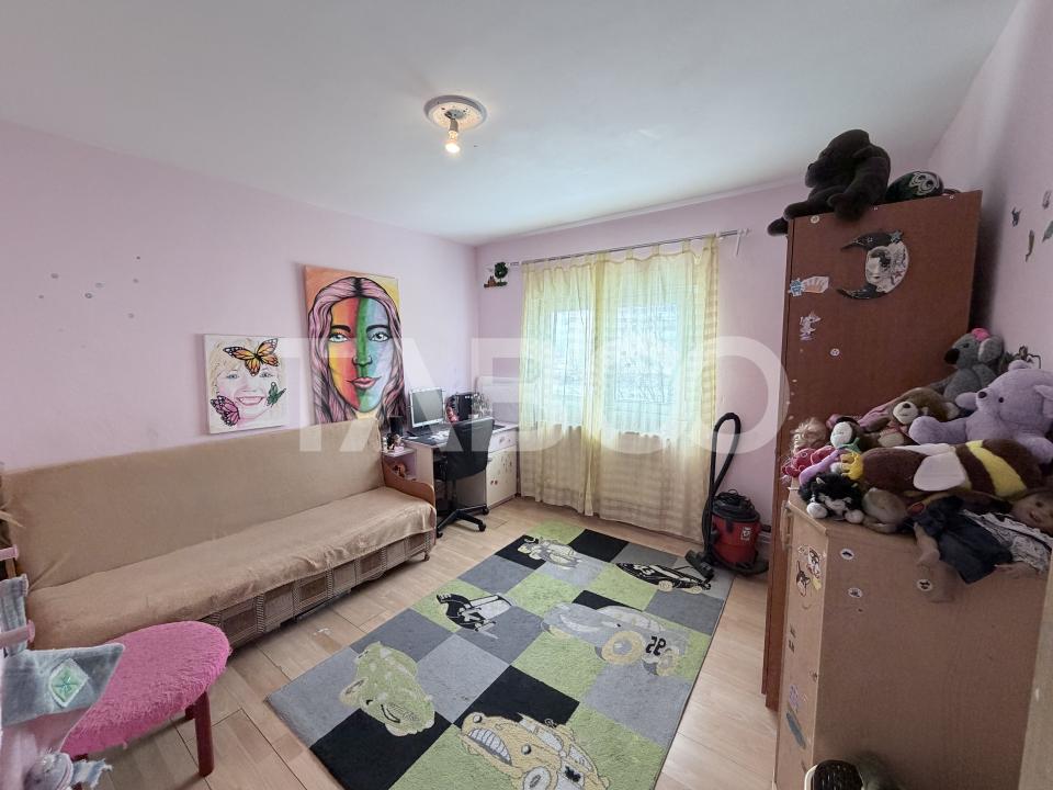 Apartament decomandat 50 mpu etaj 1 balcon Str Olteniei Nr 2 Strand 