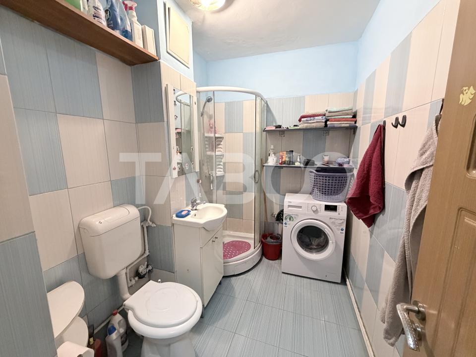 Apartament decomandat 50 mpu etaj 1 balcon Str Olteniei Nr 2 Strand 