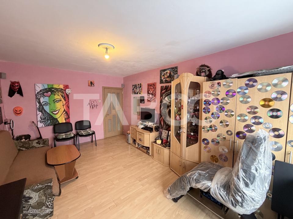 Apartament decomandat 50 mpu etaj 1 balcon Str Olteniei Nr 2 Strand 