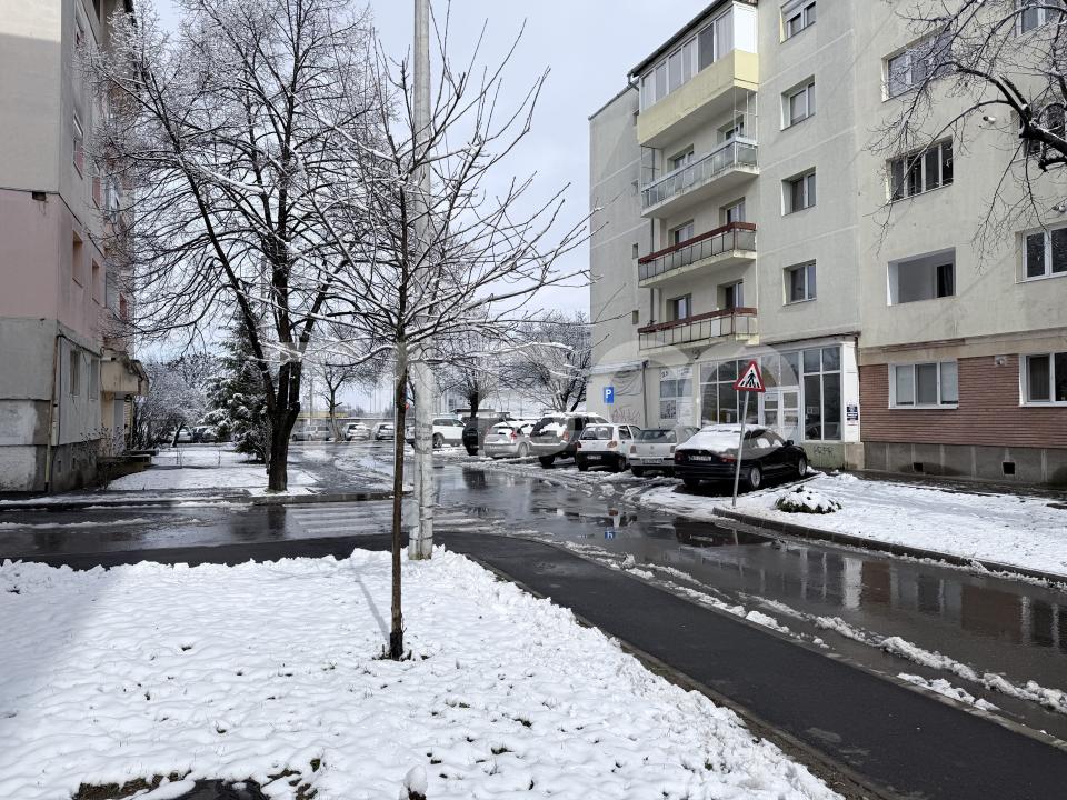 Apartament decomandat 50 mpu etaj 1 balcon Str Olteniei Nr 2 Strand 