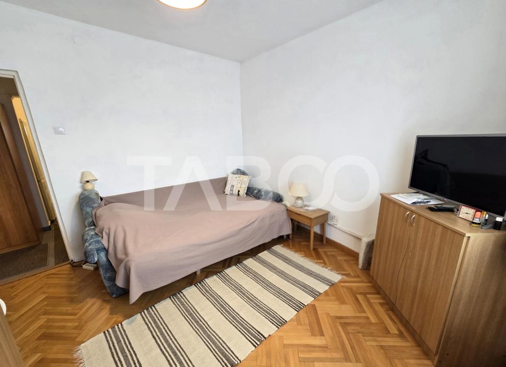 Apartament decomandat 74 utili 3 camere balcon lift Terezian Sibiu