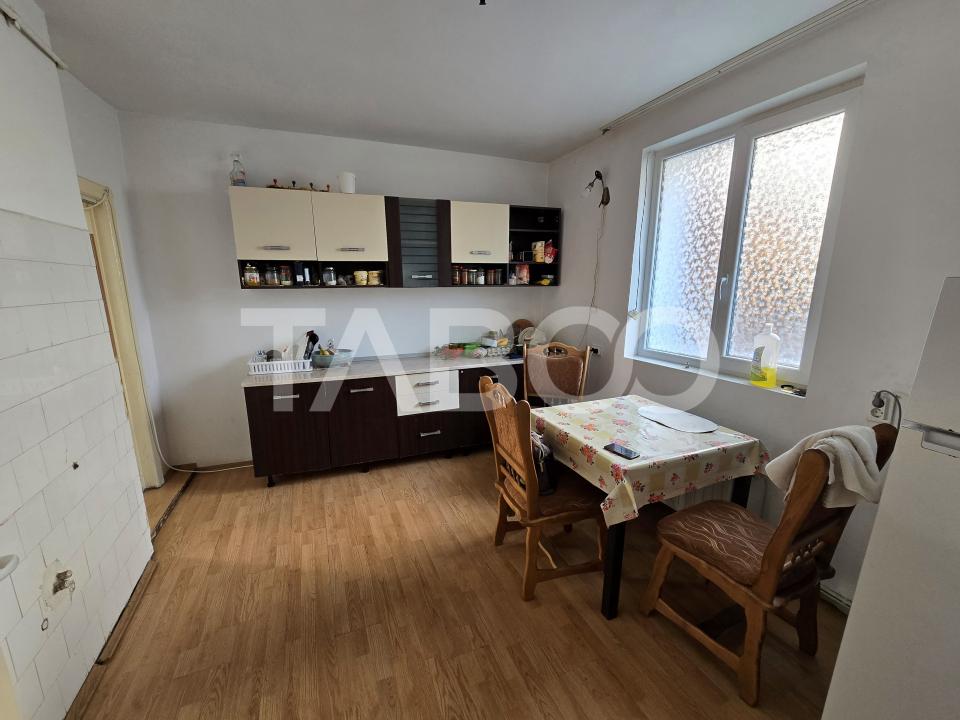 Apartament decomandat 93 utili curte proprie pivnita Sub Arini Sibiu