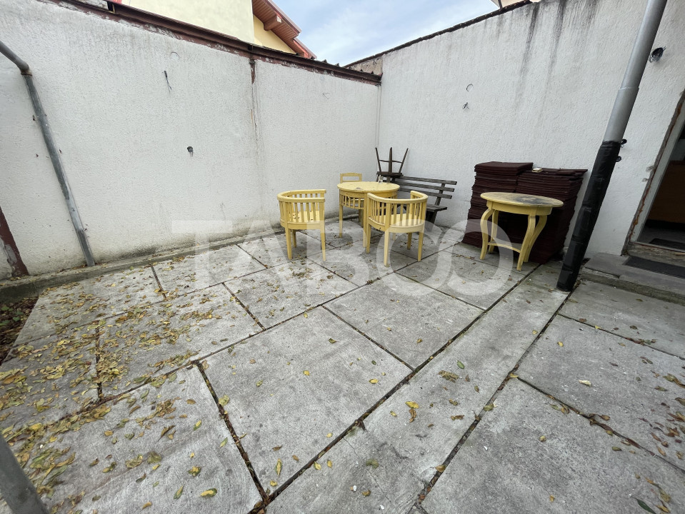 Apartament decomandat 93 utili curte proprie pivnita Sub Arini Sibiu