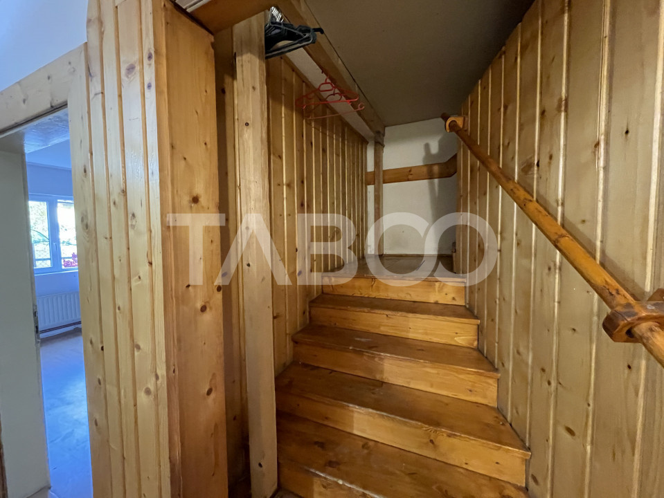 Apartament decomandat 93 utili curte proprie pivnita Sub Arini Sibiu