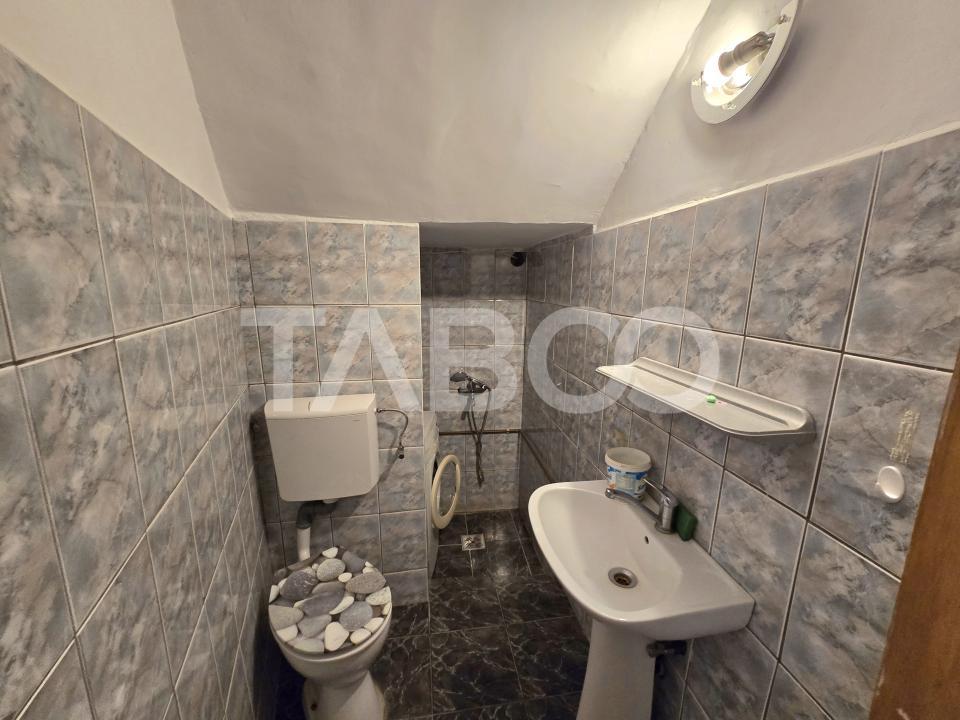Apartament decomandat 93 utili curte proprie pivnita Sub Arini Sibiu