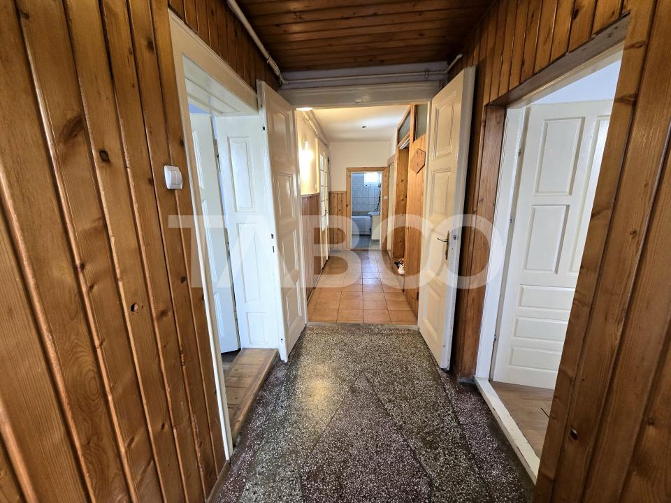 Apartament decomandat 93 utili curte proprie pivnita Sub Arini Sibiu