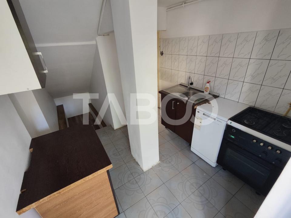 Apartament decomandat 93 utili curte proprie pivnita Sub Arini Sibiu