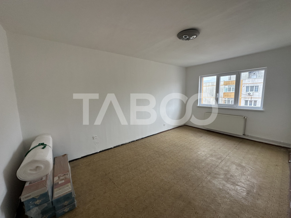 Apartament decomandat cu 3 camere baie cu geam la doar 1402 euro/mp