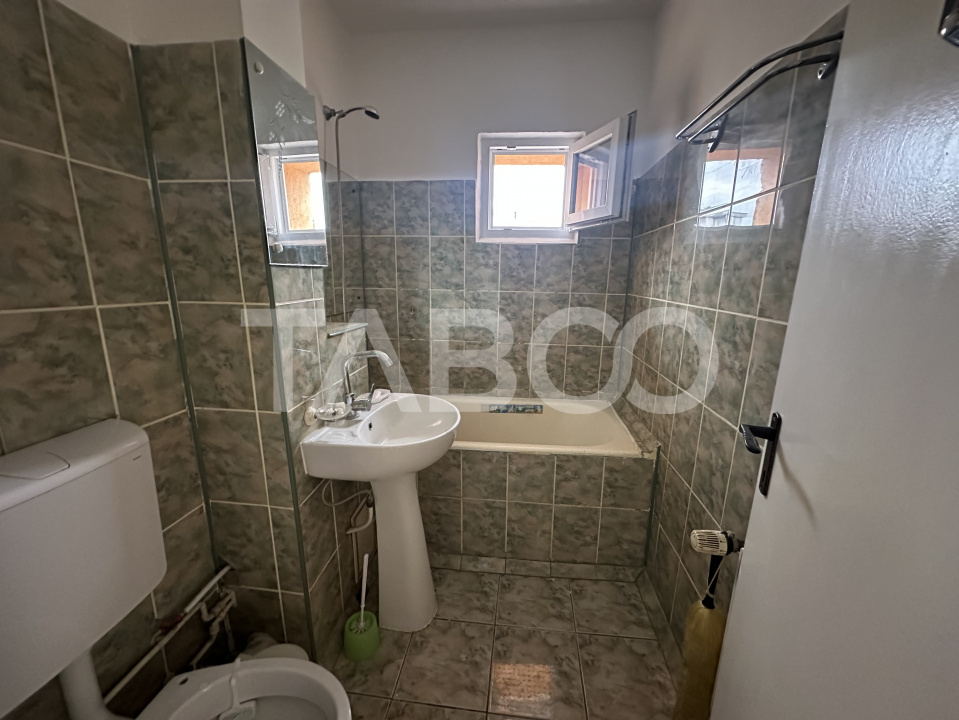 Apartament decomandat cu 3 camere baie cu geam la doar 1402 euro/mp