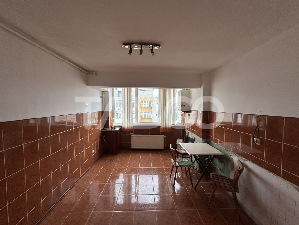 Apartament decomandat cu 3 camere baie cu geam la doar 1402 euro/mp