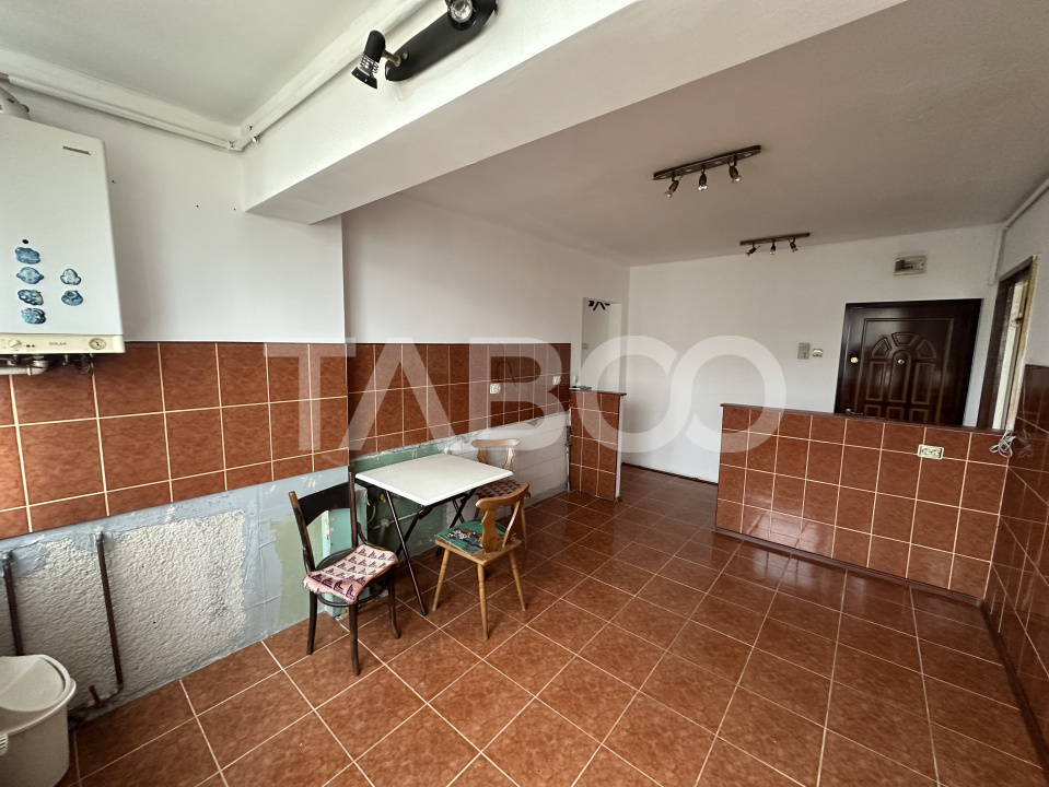 Apartament decomandat cu 3 camere baie cu geam la doar 1402 euro/mp