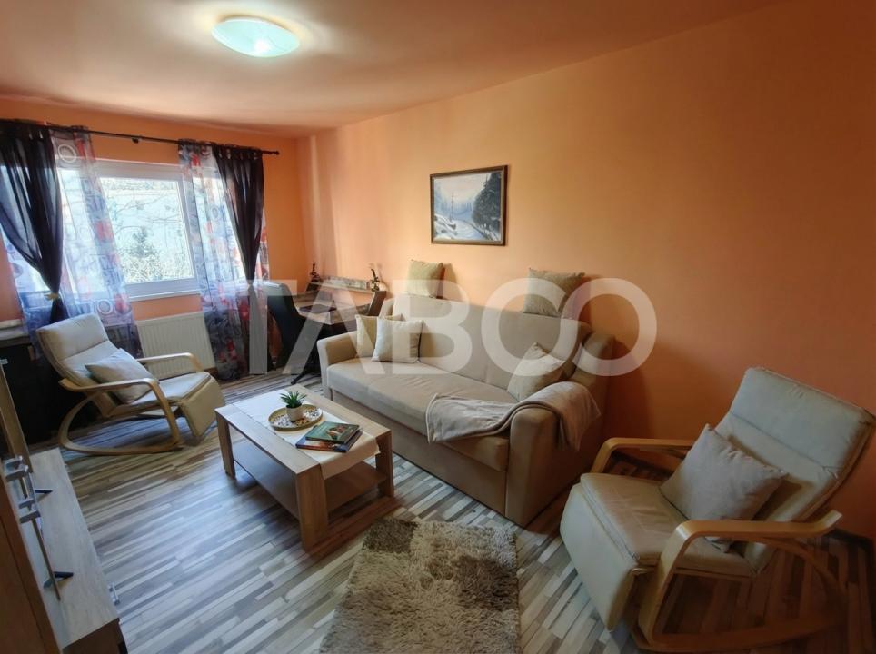 Apartament decomandat cu 3 camere - balcon - etaj 1 -zona Vasile Aaron