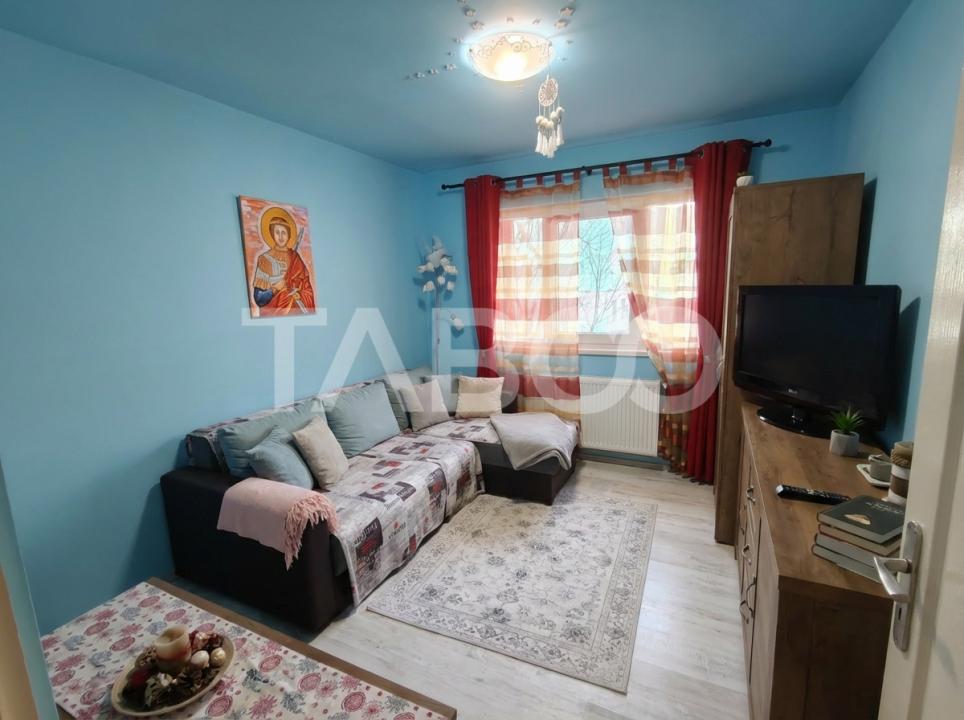 Apartament decomandat cu 3 camere - balcon - etaj 1 -zona Vasile Aaron