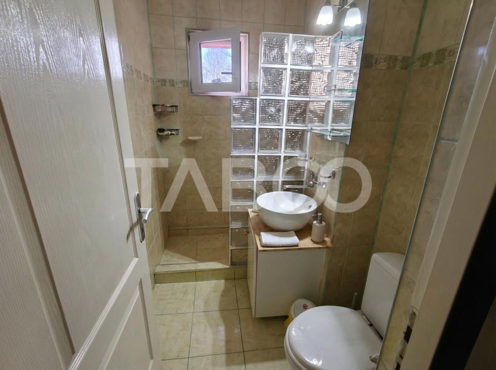 Apartament decomandat cu 3 camere - balcon - etaj 1 -zona Vasile Aaron