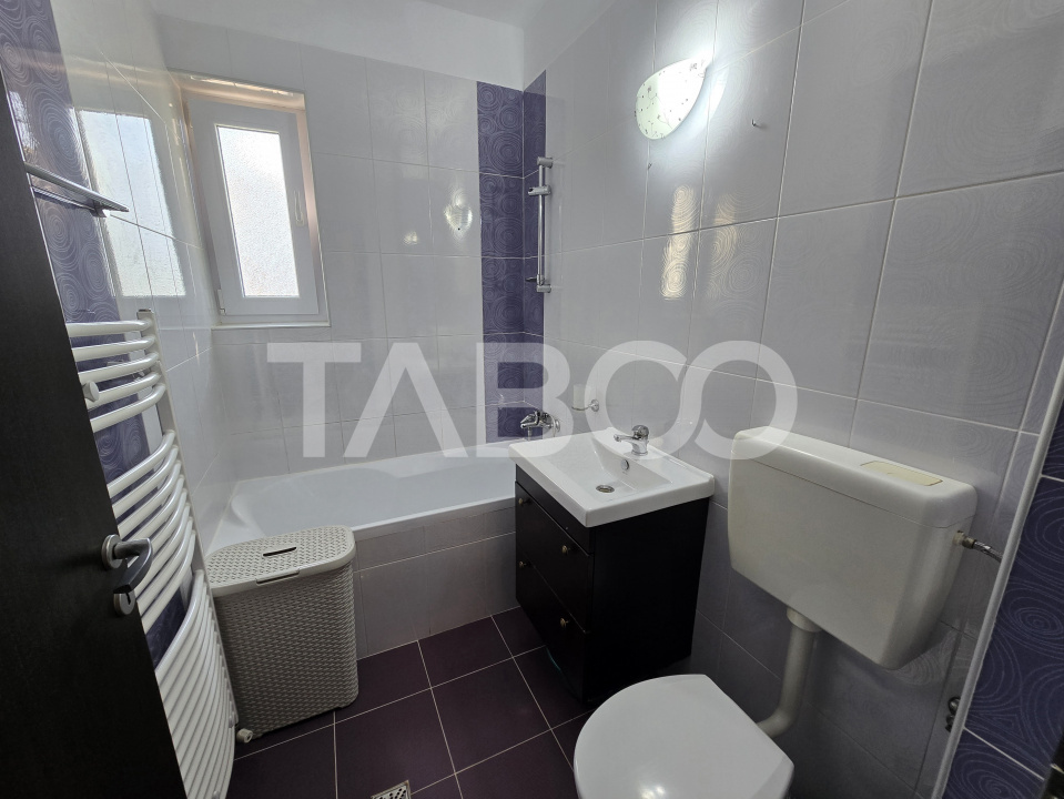 Apartament decomandat cu 3 camere balcon parcare Selimbar Sibiu