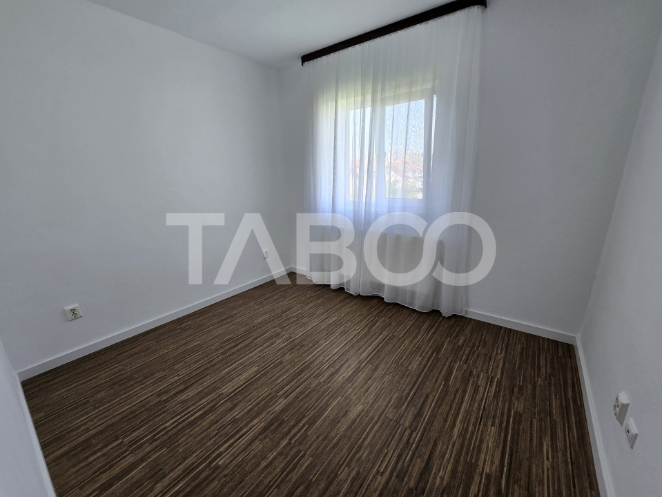Apartament decomandat cu 3 camere balcon parcare Selimbar Sibiu