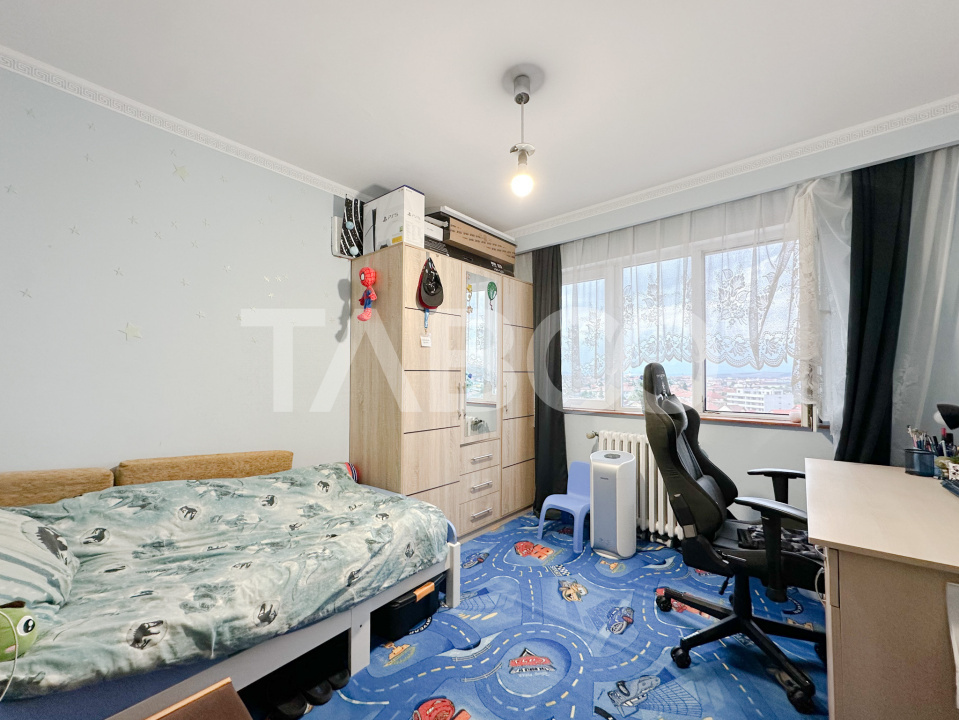 Apartament decomandat cu 3 camere - balcon si pivnita in bloc cu lift