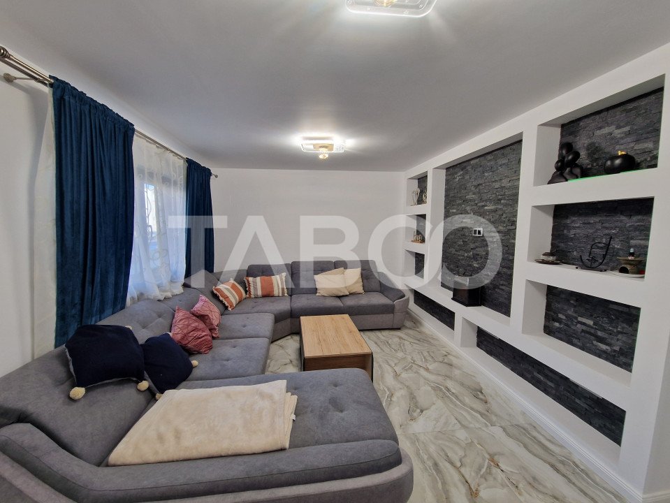 Apartament decomandat cu 3 camere renovat modern in cartierul Strand