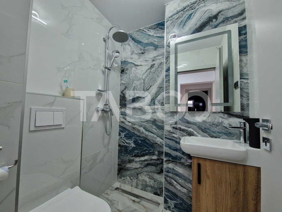 Apartament decomandat cu 3 camere renovat modern in cartierul Strand