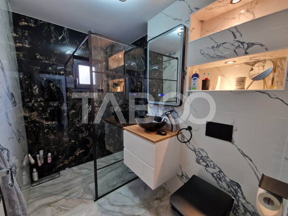Apartament decomandat cu 3 camere renovat modern in cartierul Strand