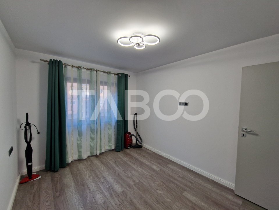 Apartament decomandat cu 3 camere renovat modern in cartierul Strand