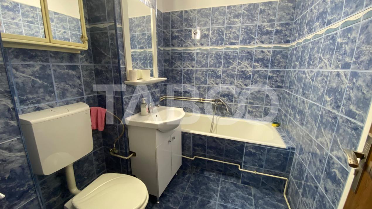 Apartament decomandat de inchiriat 2 camere 56 mpu si balcon 6 mp 