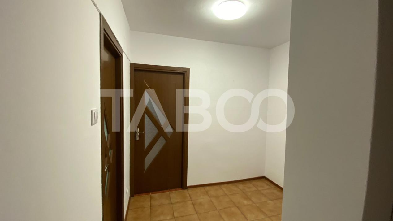 Apartament decomandat de inchiriat 2 camere 56 mpu si balcon 6 mp 