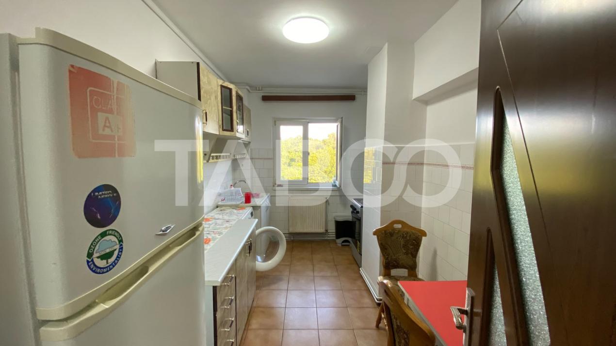 Apartament decomandat de inchiriat 2 camere 56 mpu si balcon 6 mp 
